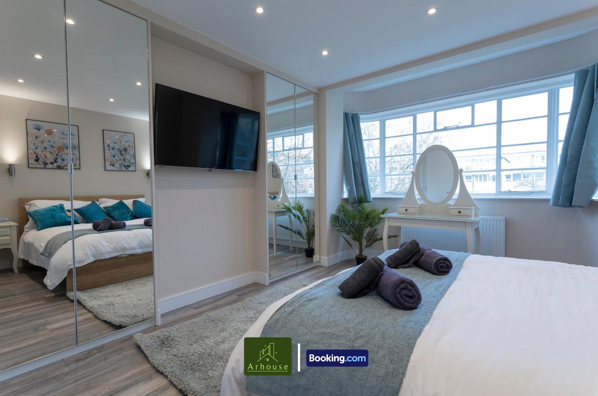 Three Bedroom By Arhouse Short Lets & Serviced Willesden With Free Wi-fi & Terrace Appartamento Londra