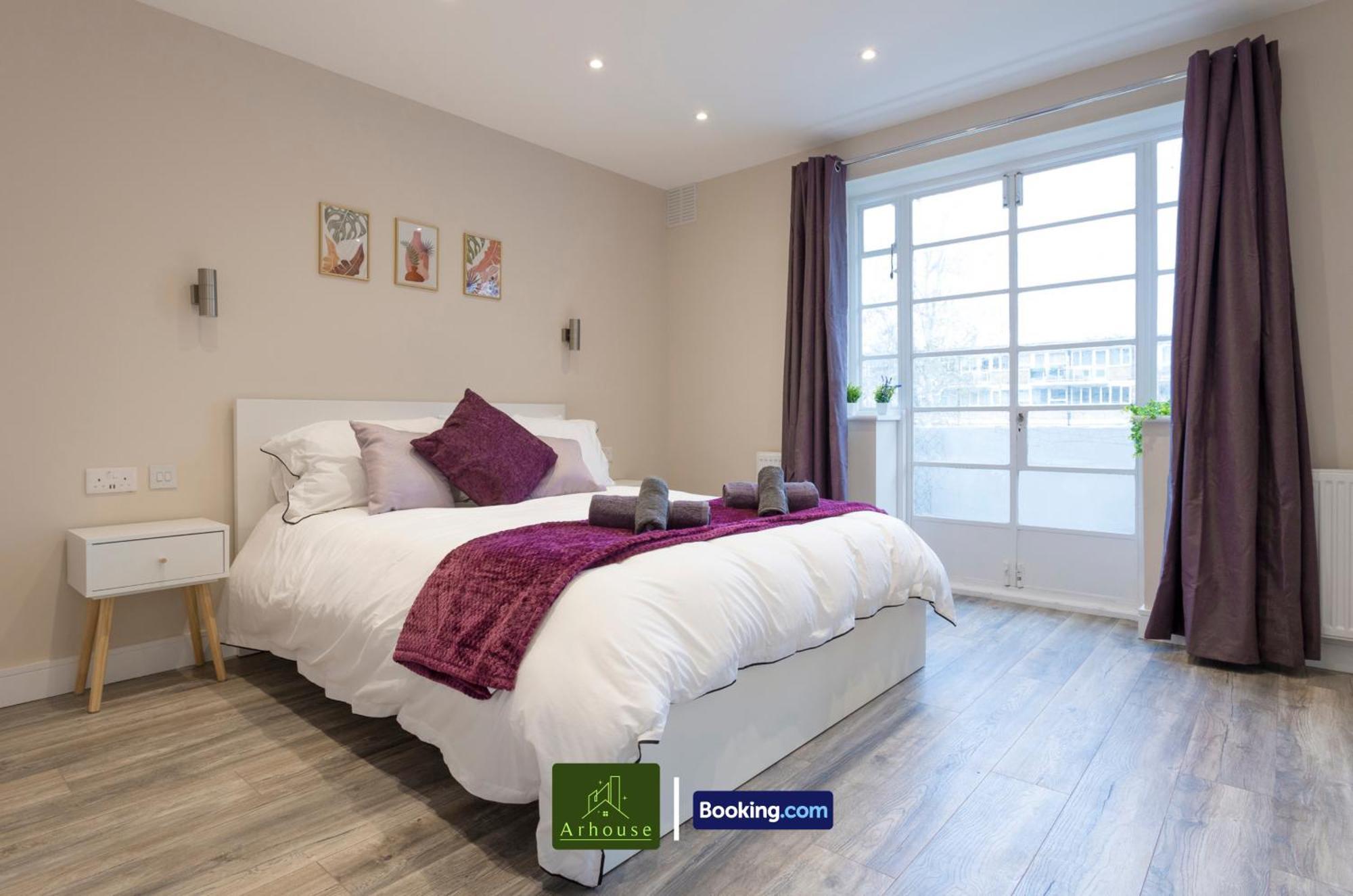 Three Bedroom By Arhouse Short Lets & Serviced Willesden With Free Wi-fi & Terrace *