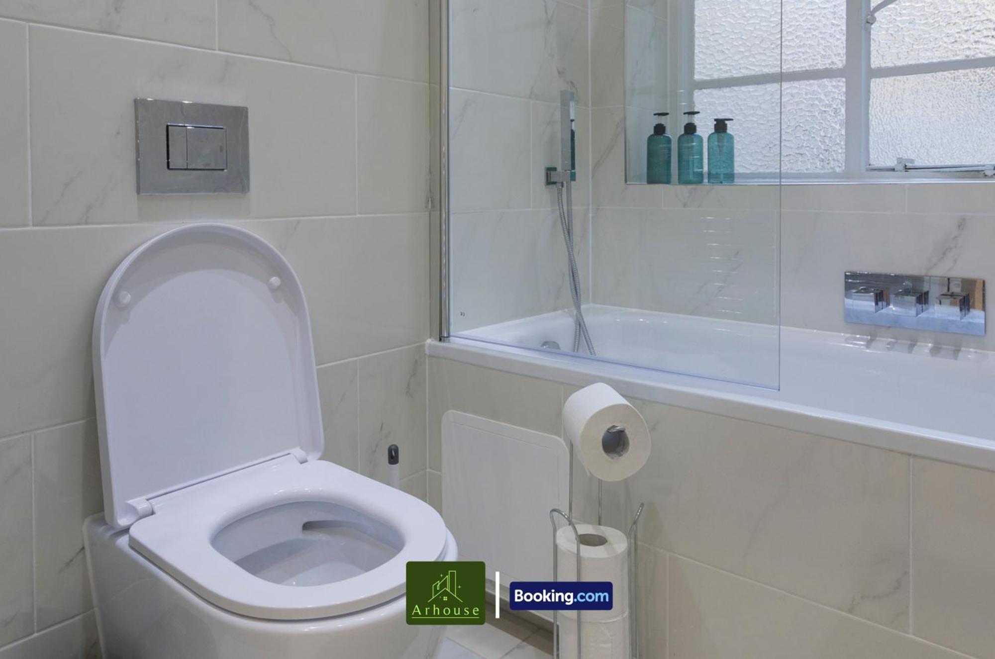 Three Bedroom By Arhouse Short Lets & Serviced Willesden With Free Wi-fi & Terrace
