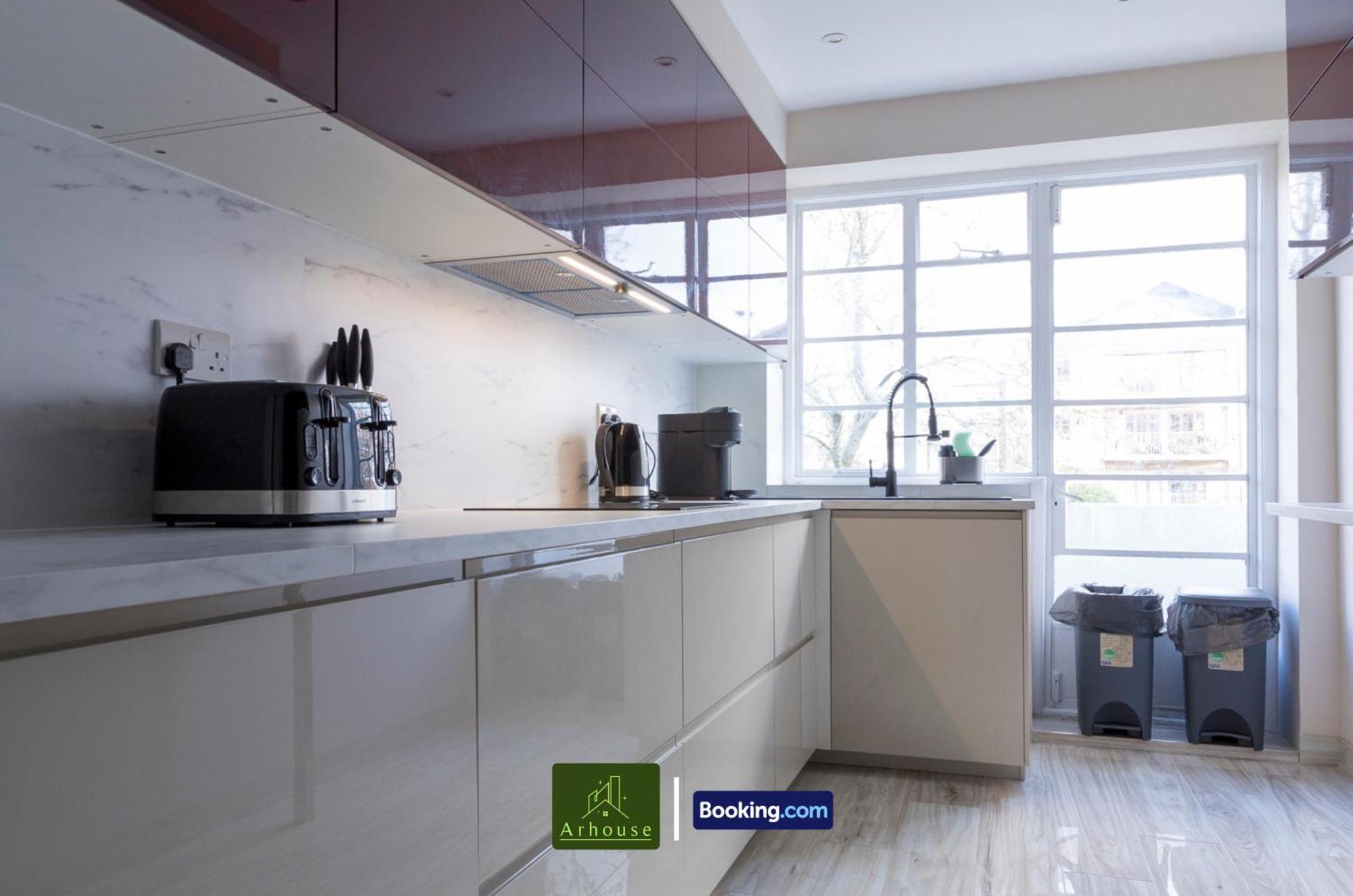Appartamento Three Bedroom By Arhouse Short Lets & Serviced Willesden With Free Wi-fi & Terrace