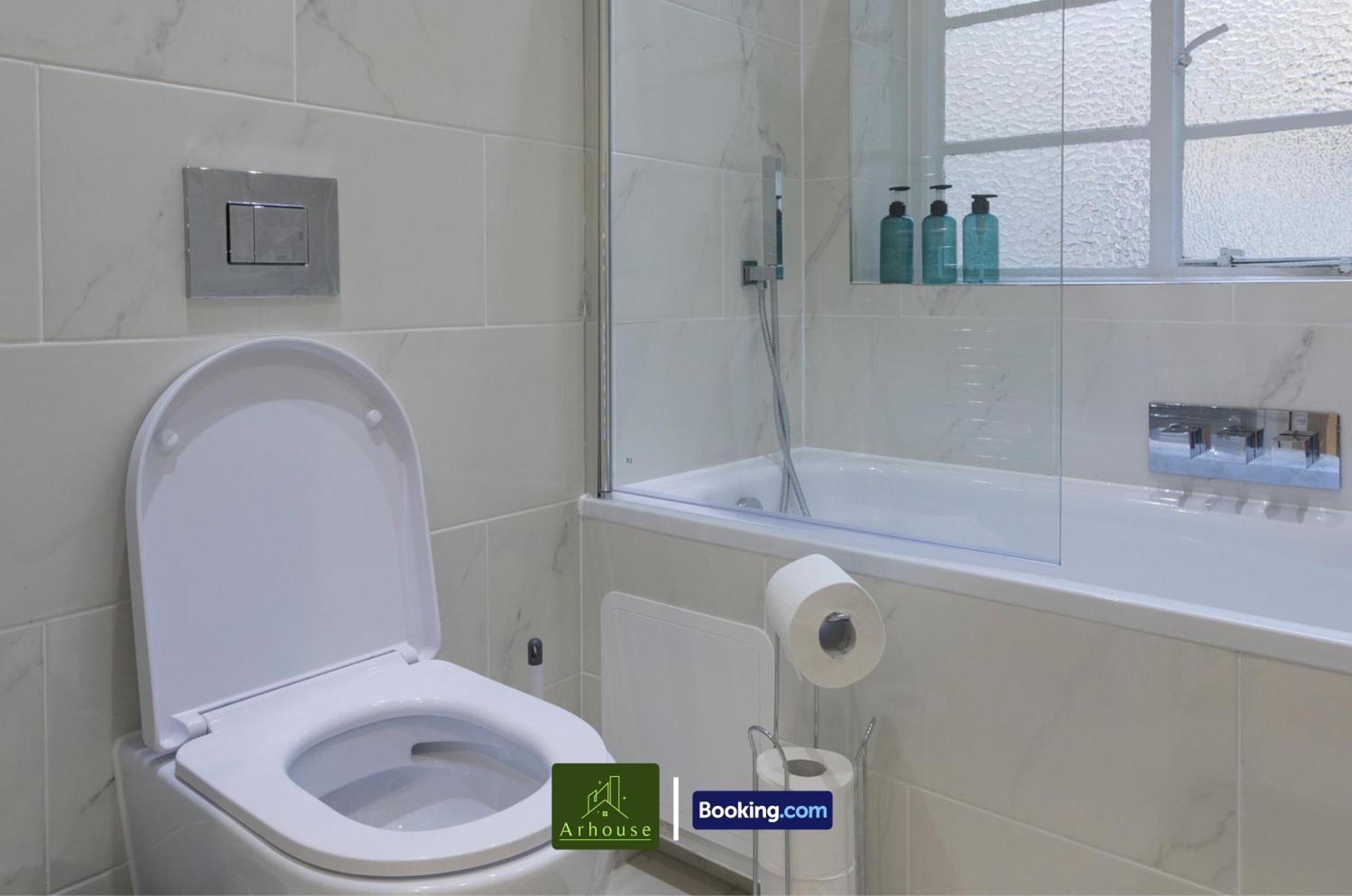 Three Bedroom By Arhouse Short Lets & Serviced Willesden With Free Wi-fi & Terrace Appartamento Londra