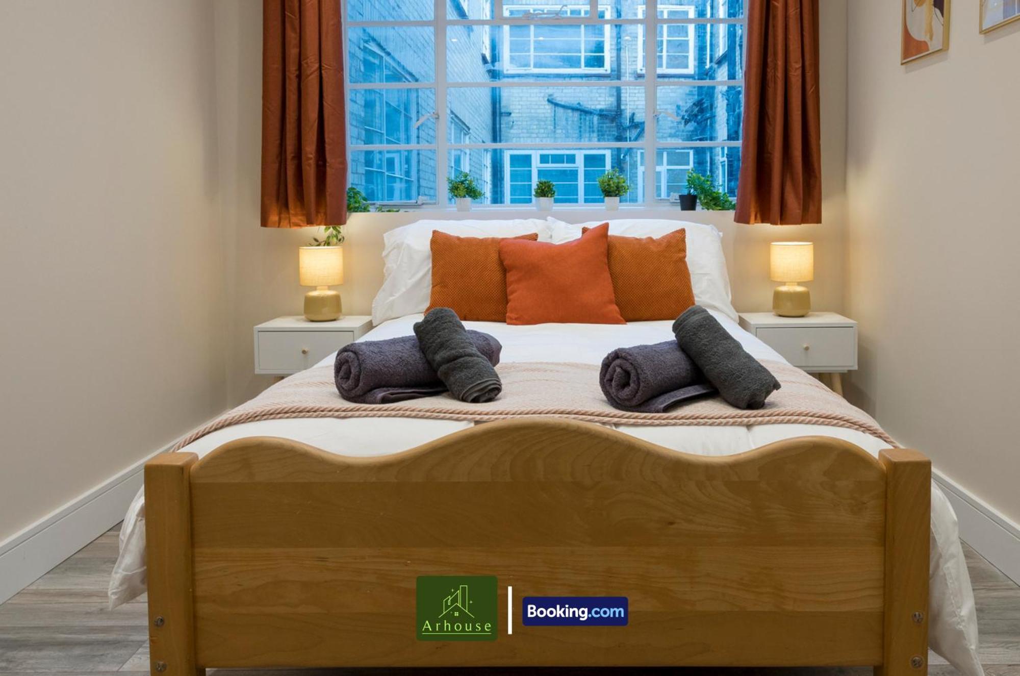 Three Bedroom By Arhouse Short Lets & Serviced Willesden With Free Wi-fi & Terrace *