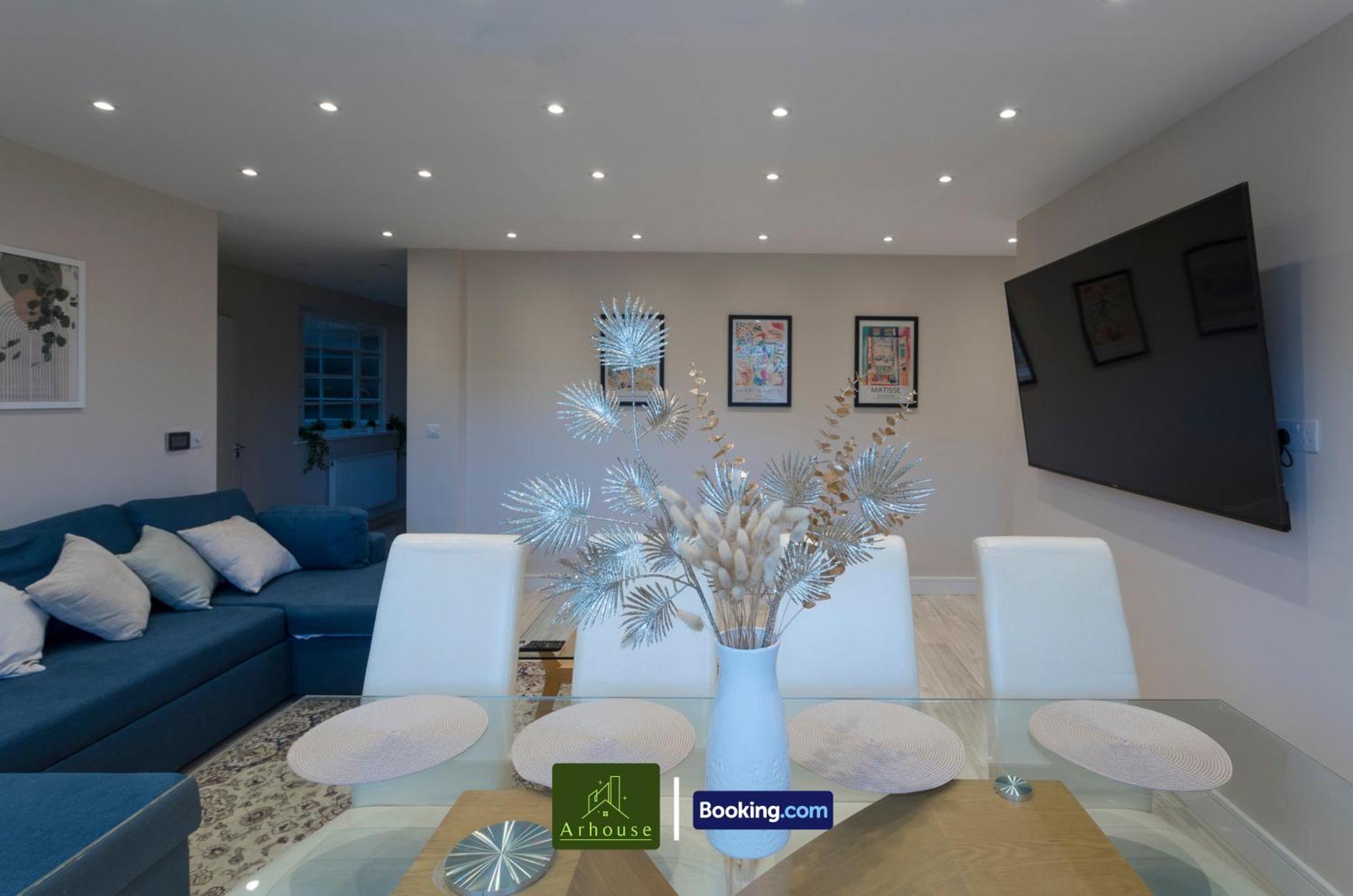 Three Bedroom By Arhouse Short Lets & Serviced Willesden With Free Wi-fi & Terrace Appartamento *