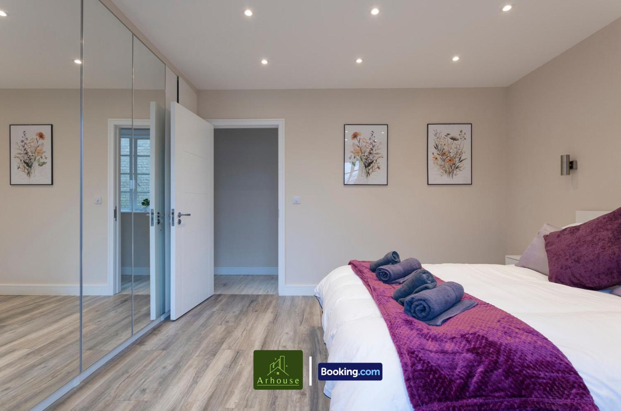 Appartamento Three Bedroom By Arhouse Short Lets & Serviced Willesden With Free Wi-fi & Terrace *