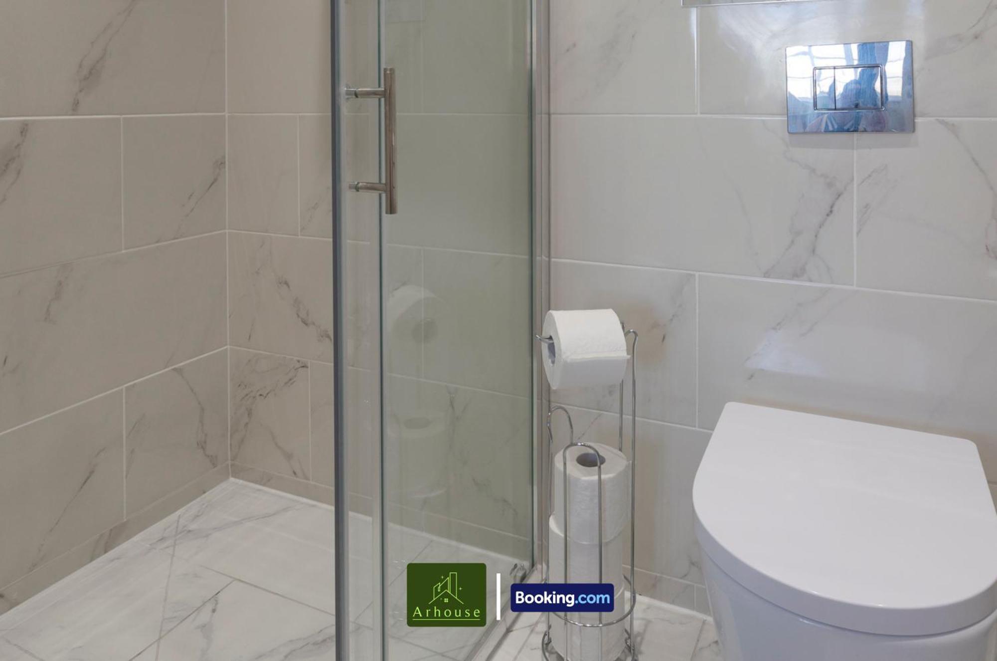Three Bedroom By Arhouse Short Lets & Serviced Willesden With Free Wi-fi & Terrace